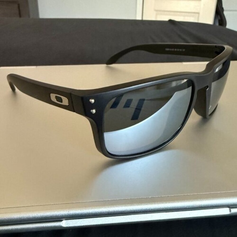 OO9102 Oakley Holbrook Matte Black Frame Prizm Polarized Reflective Silver Lens